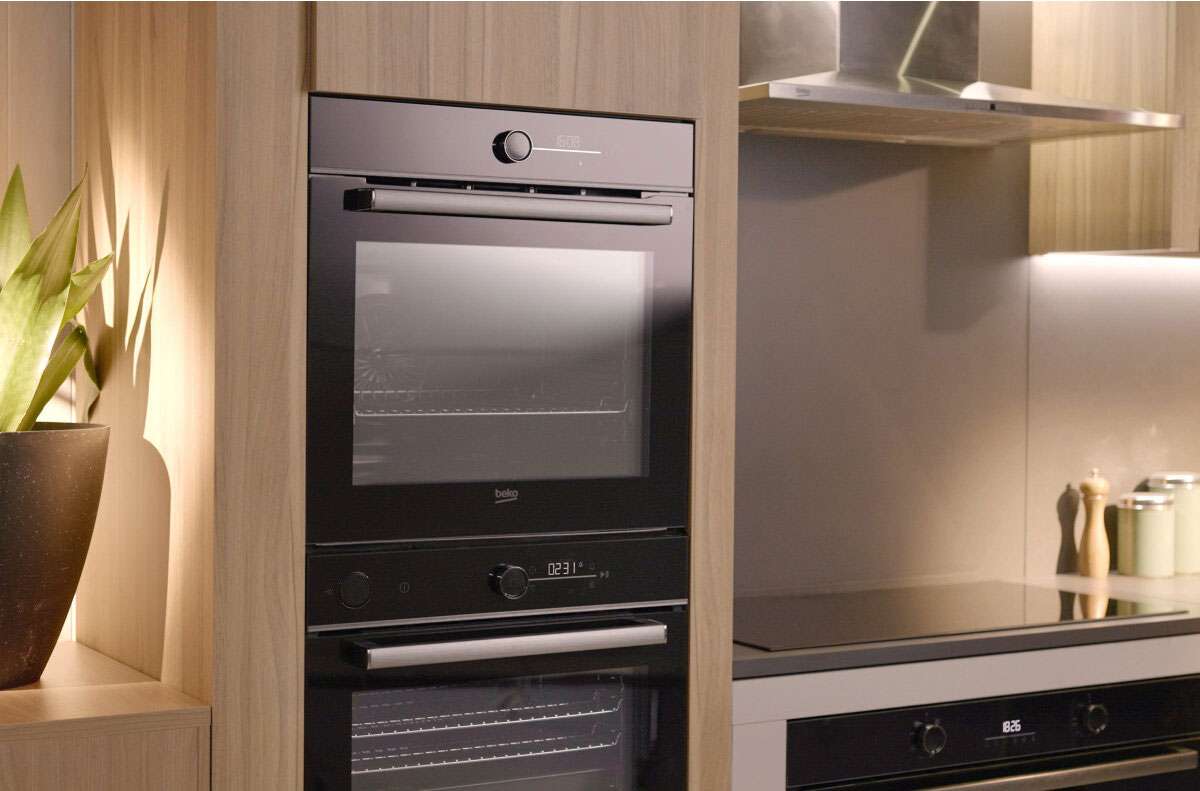 Beko 60cm 85L Pyrolytic Multifunction Electric Wall Oven BBO6852PDX