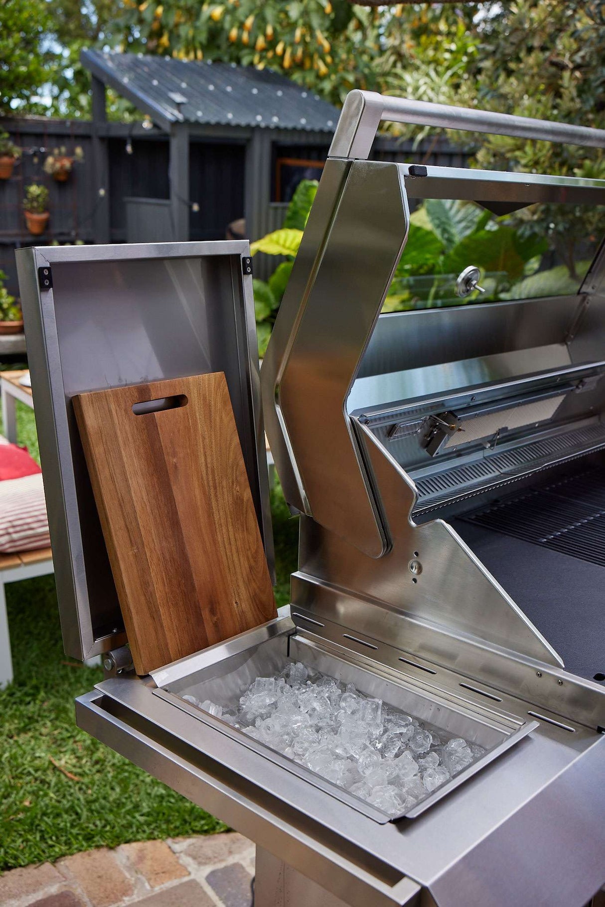 Beefeater 7000 Premium 5 Burner LPG BBQ & Trolley BMF7655SA