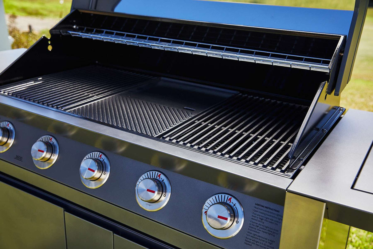 Beefeater 1600 Series 5 Burner LPG BBQ & Trolley BMG1651DA