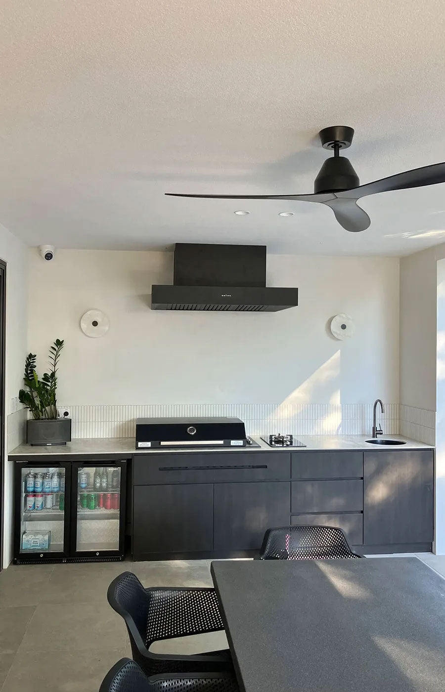 Schweigen 120cm Silent 3200m3/hr Black BBQ Canopy Rangehood CL7372BSE