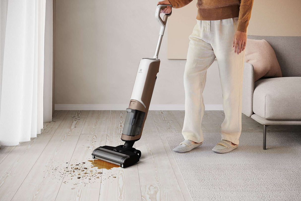 Electrolux UltimateHome 700 Wet & Dry Vacuum Cleaner EFW71311