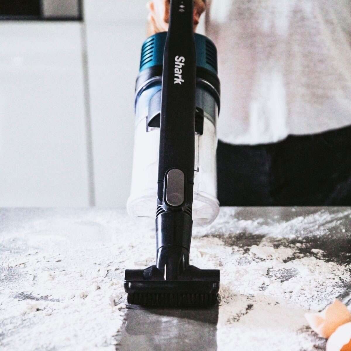 Shark Self Cleaning Brushroll Cordless Vacuum Cleaner IZ102ANZ