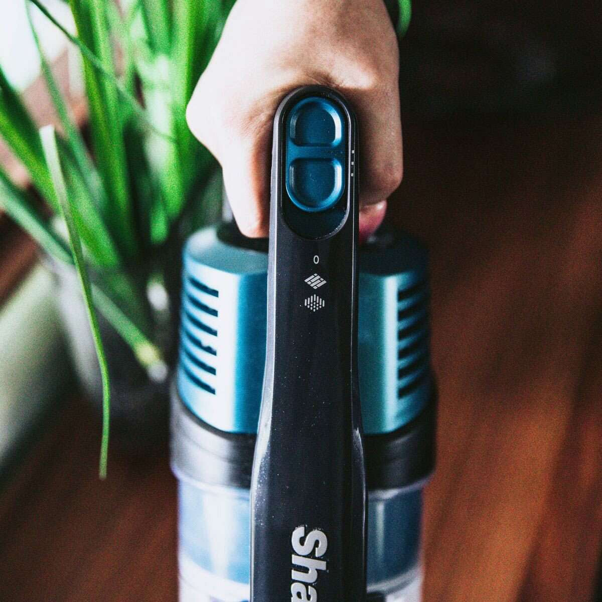 Shark Self Cleaning Brushroll Cordless Vacuum Cleaner IZ102ANZ