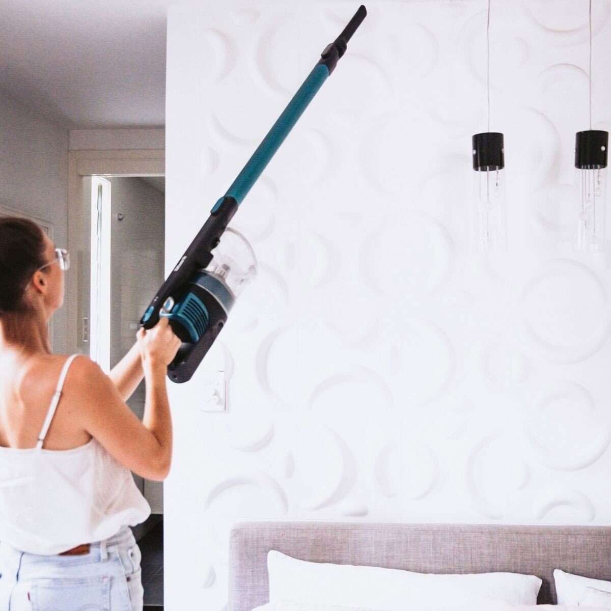 Shark Self Cleaning Brushroll Cordless Vacuum Cleaner IZ102ANZ