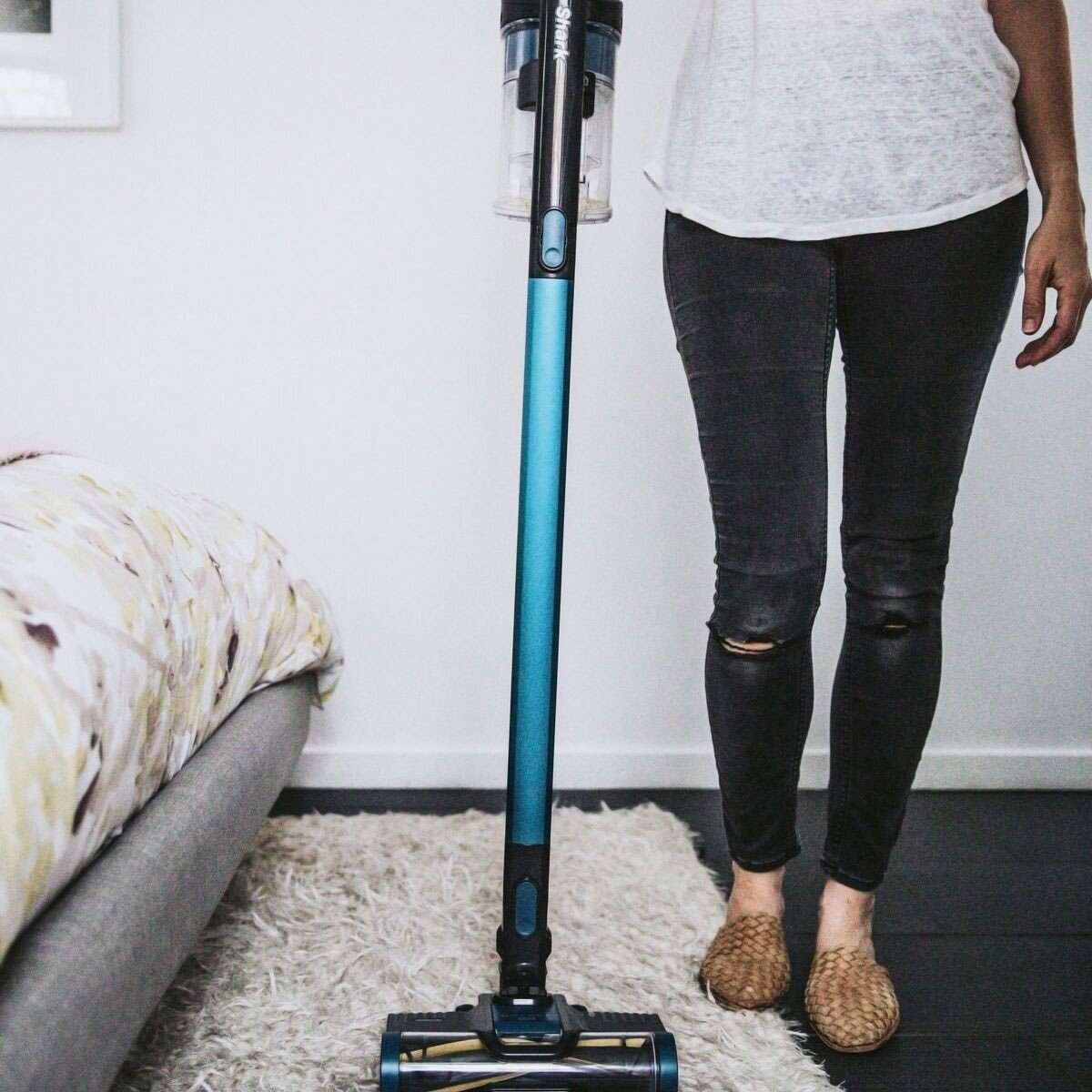 Shark Self Cleaning Brushroll Cordless Vacuum Cleaner IZ102ANZ