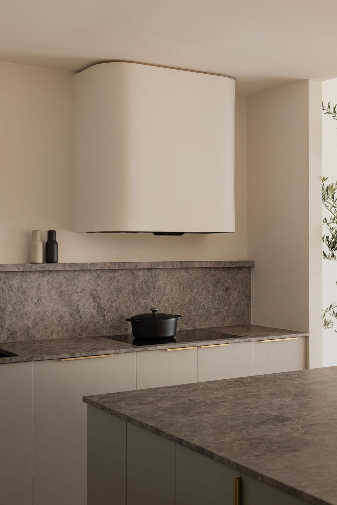 Schweigen 90cm Silent 900m3/hr Black Undermount Rangehood UM1170-9BST