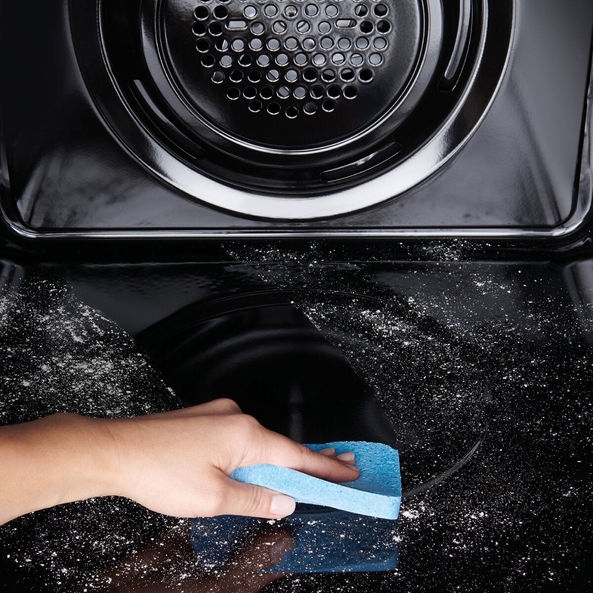 Westinghouse 60cm 80L Multifunction Pyrolytic Electric Oven & AirFry WVEP6717DD