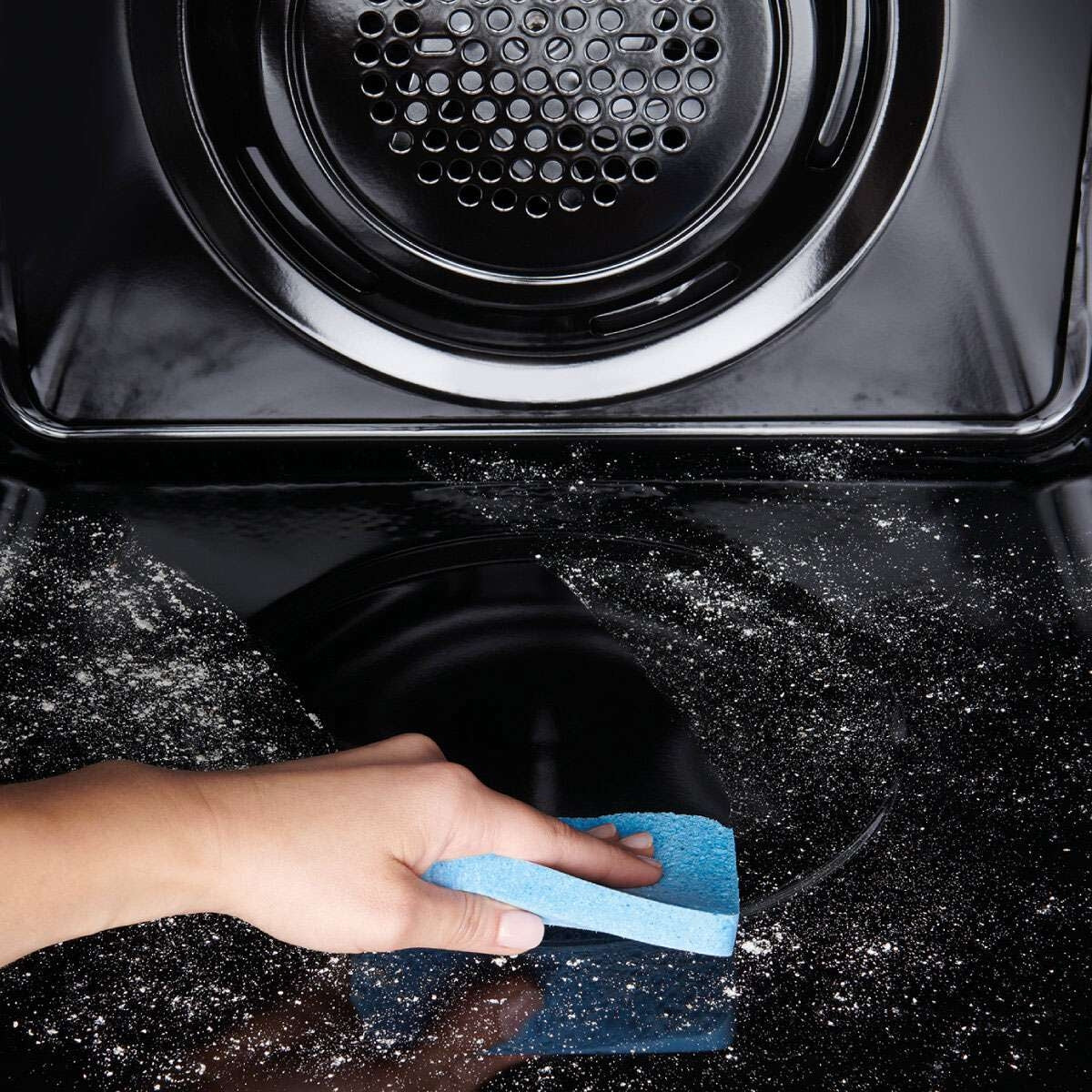 Westinghouse 60cm 80L Multifunction Pyrolytic Electric Oven & AirFry WVEP6918DD