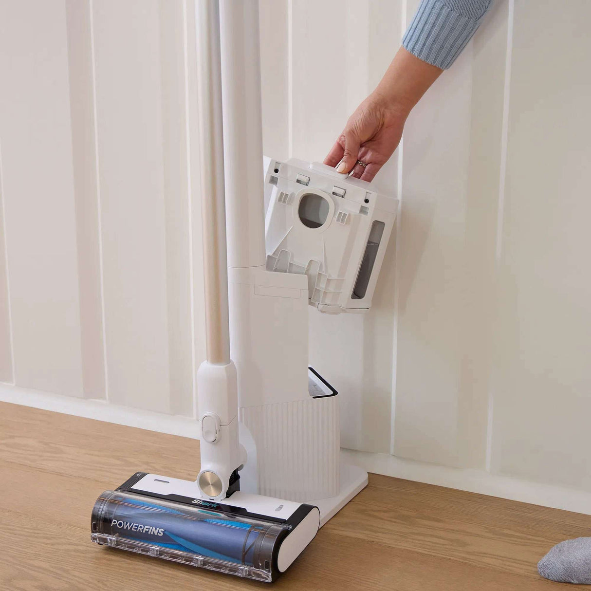 Shark Clean & Empty Stick Cordless Vacuum Cleaner BU3521ANZ