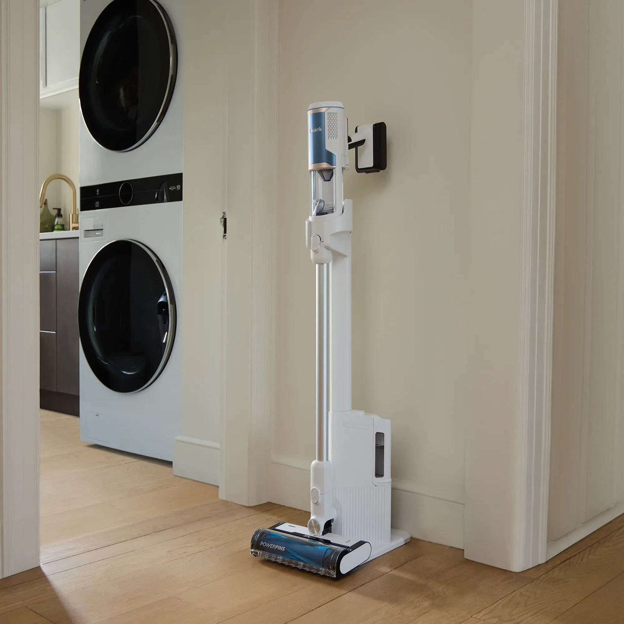 Shark Clean & Empty Stick Cordless Vacuum Cleaner BU3521ANZ