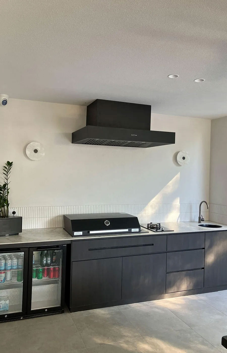 Schweigen 120cm Silent 3200m3/hr Black BBQ Canopy Rangehood CL7372BSE