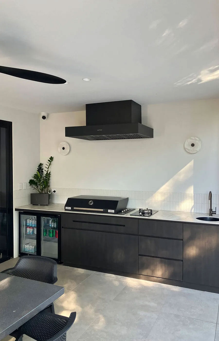 Schweigen 120cm Silent 3200m3/hr Black BBQ Canopy Rangehood CL7372BSE
