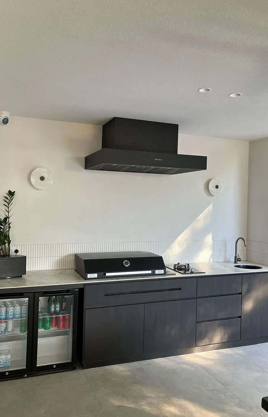 Schweigen 120cm Silent 3000m3/hr Black TwinMotor BBQ Canopy Rangehood CL7372BSP2