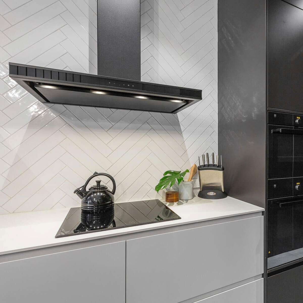Schweigen 90cm Silent 1600m3/hr Black Canopy Rangehood DS3326B-9SP